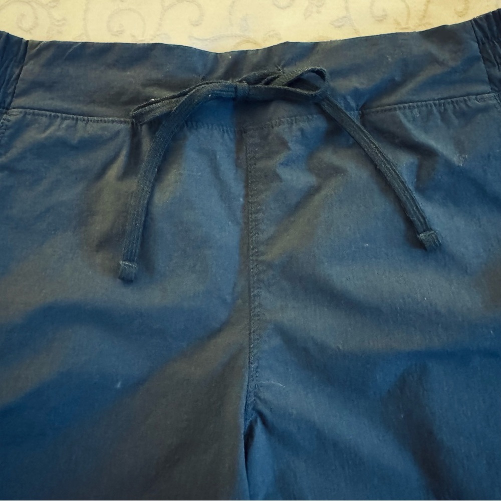 Eddie Bauer Rolled Hem Nylon Spandex Shorts - Picture 8 of 16